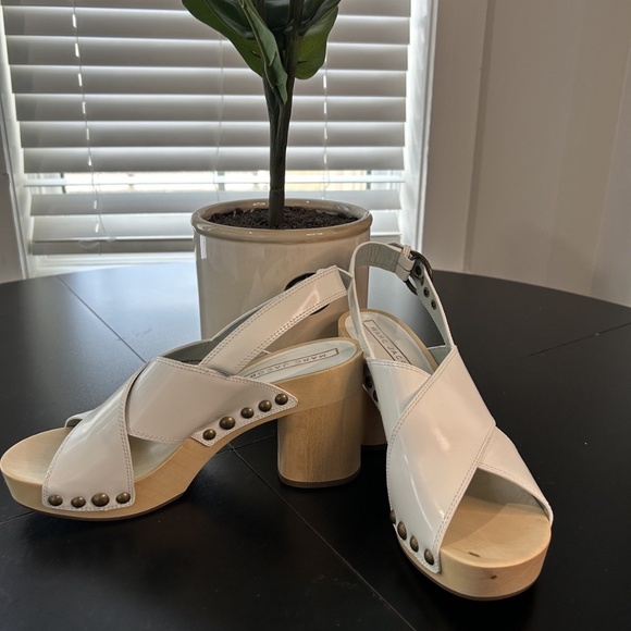 NEW! Marc Jacobs White Studded Leather Clogs  Size 40 EU/ 10US MSRP ($495) - Picture 2 of 4
